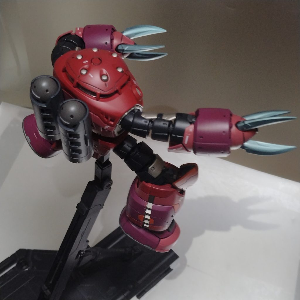 144分の1のズゴックは、初めて作りました！初めてなのに、あたり前に作ってません！（笑）