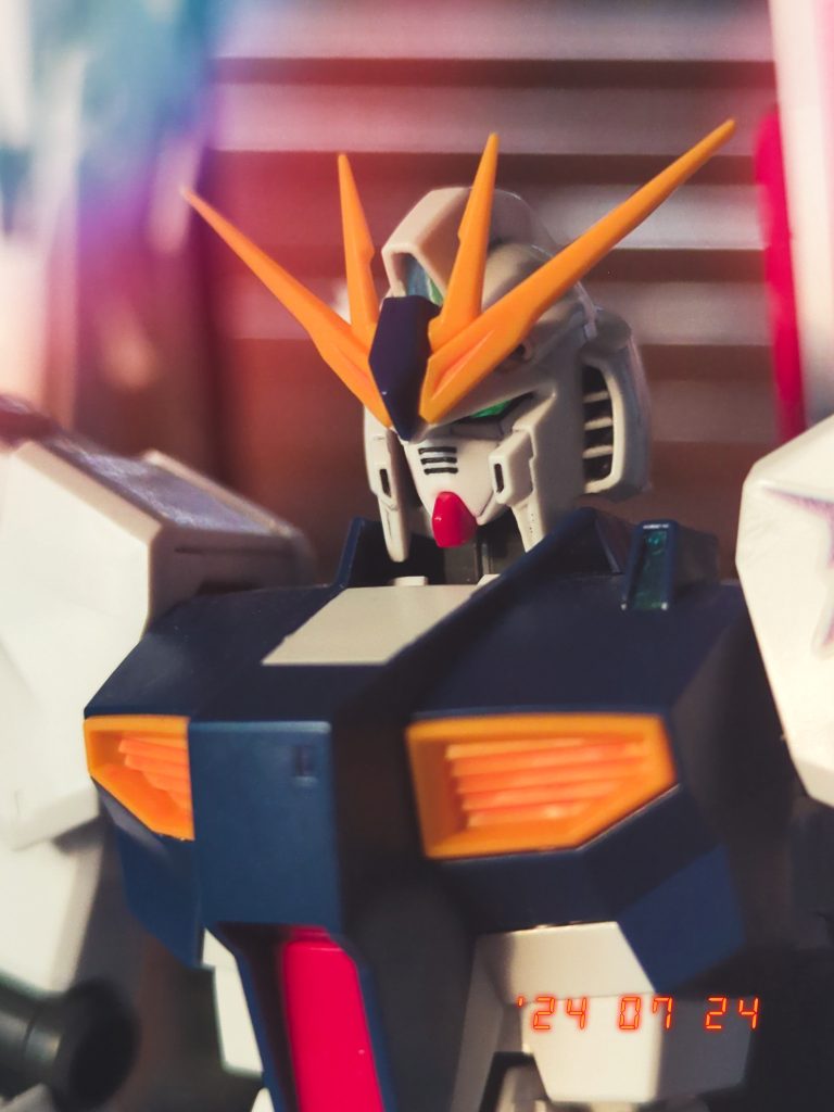 カメラアイシールは自作です。