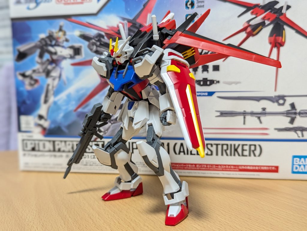 最近発売されたエールストライカーも組みましたが、こちらも昔のキットとはえらい違いで…翼を畳んで発進姿勢に出来てちょっと感動。