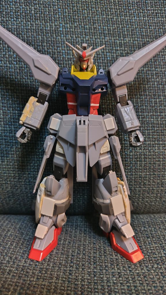 このときに「肩が貧弱、、、」となったので、肩のパーツに追加装甲をプラ板で作成。