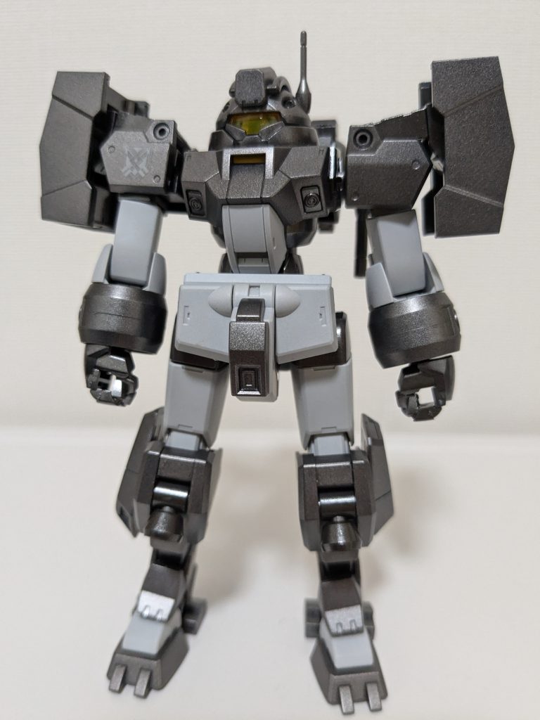 正面。かなりわかりにくいと思いますが、実は鉄は何色か使い分けてのっぺり感を抑えたつもりですができてますかね(zaku-kao3)