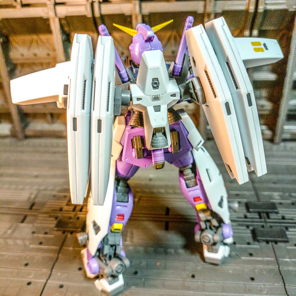 背部のスラスターバインダーこんだけハヤク動ける！これでシャアにも負けない？