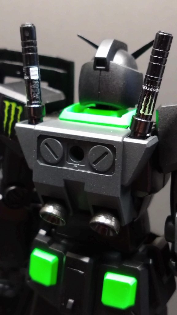 ビームサーベルはモンスター缶