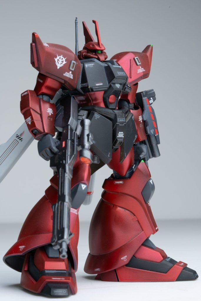 全体的に見るとやはりクリア層のムラが散見する気がします。作業中はこんなに塗料の厚みを均一にするのが大変なのかと苦戦しながらゴールに辿り着きました。