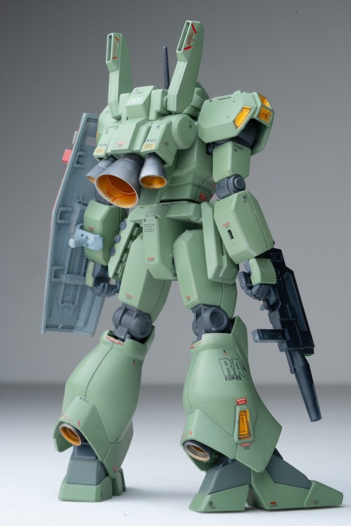 バックビュー後部に関しては大きな差異はないのでそのまま組み上げてます。個人的にはD型のバックパックってなんか無骨でカッコイイと思うのは私だけでしょうか?w