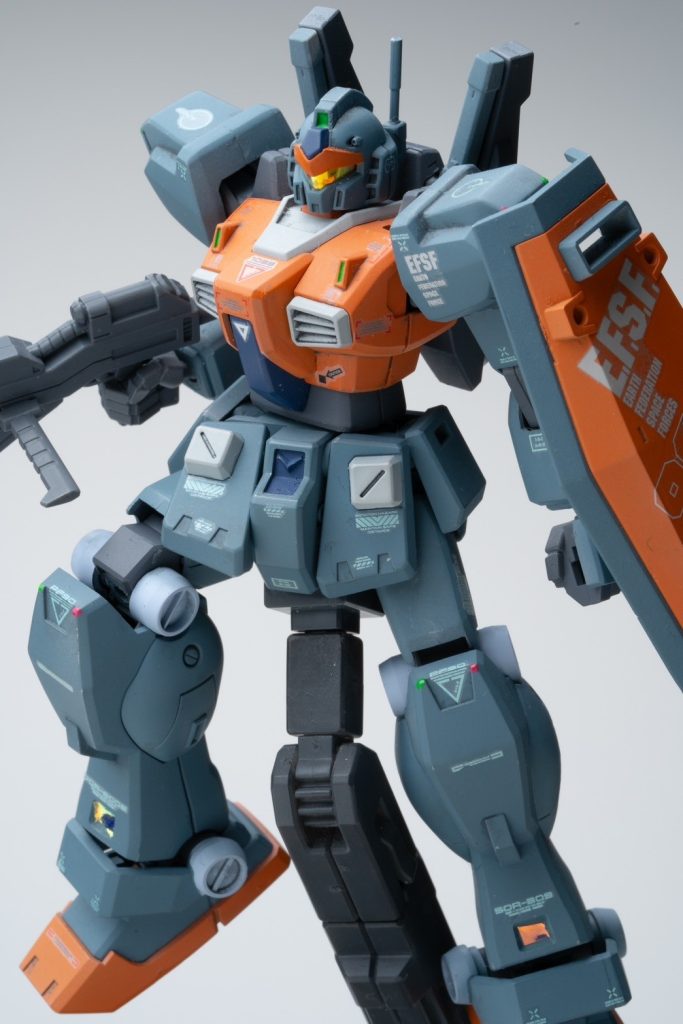 こんな感じでIFの設定マシマシで作ってみましたが試験機特有の奇抜なカラーリングやパーツ構成など色々楽しませてもらいながら製作してました。無限に考察できる宇宙世紀の裏側を楽しめた製作作業でした。