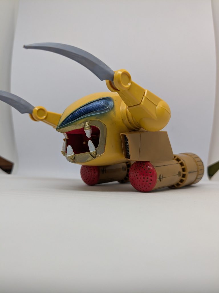 目？の部分の塗装　何回もやり直しました。最初はガンダムマーカーで塗りましたが変になり　ウェザリングマスターという物で塗りました。自分の中では半分は納得いってないですねぇ。