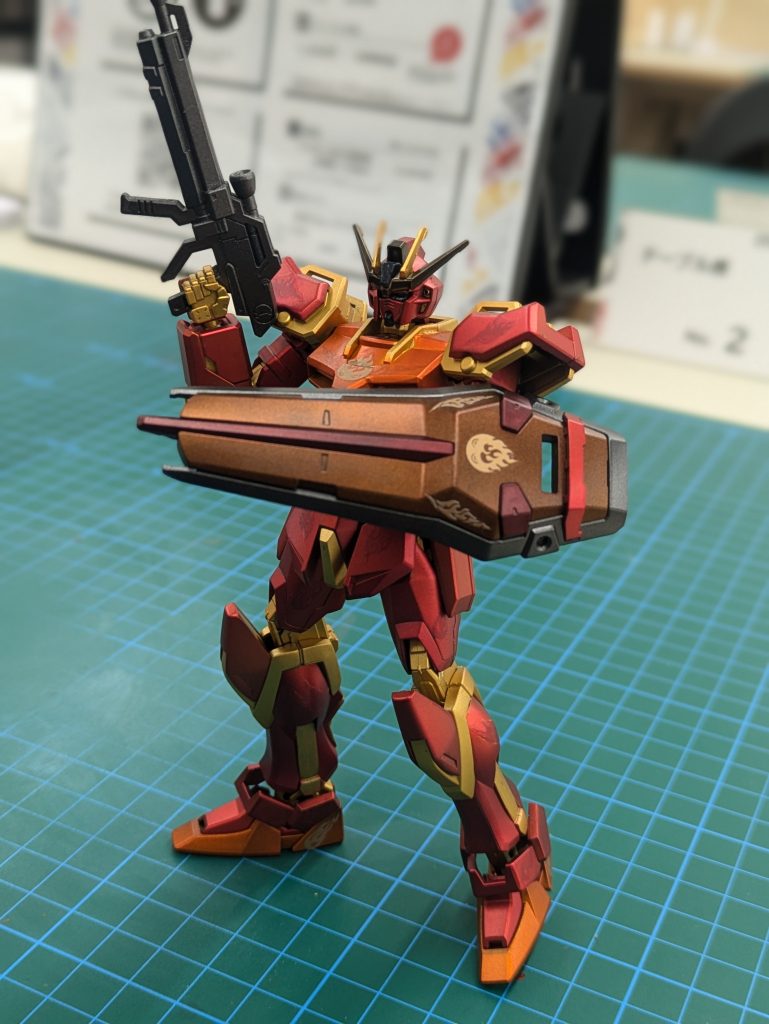 メタリック▶デカール▶キャンディ▶デカール▶つや消しの順番でやっているのでデカールが薄い模様のとことはっきり見えるとこに分かれている