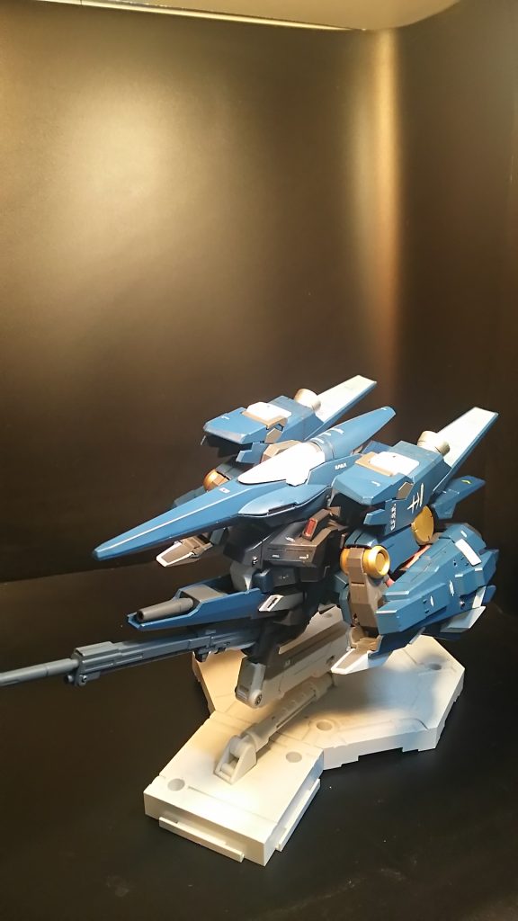 恐る恐る塗装剥げに気を付けながらの変形です！