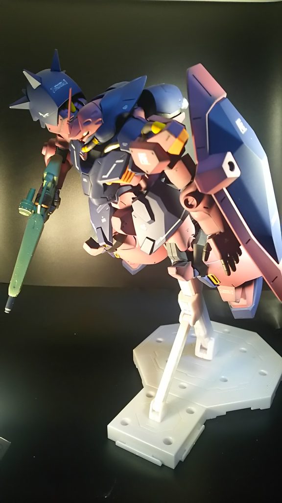 プレバンキットですね！特に何もせずに塗装のみで、もう当たり前になってますがモノアイは変えてます！