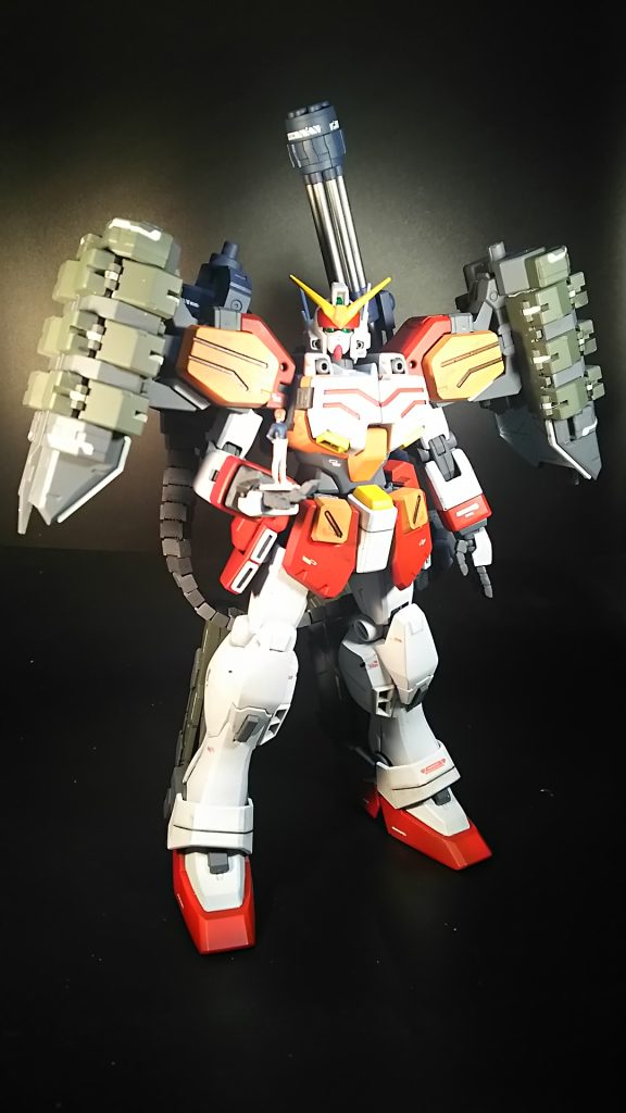 これは！足のミサイルハッチ破損してるので直してる時に撮った画像ですね！なのでついてません！