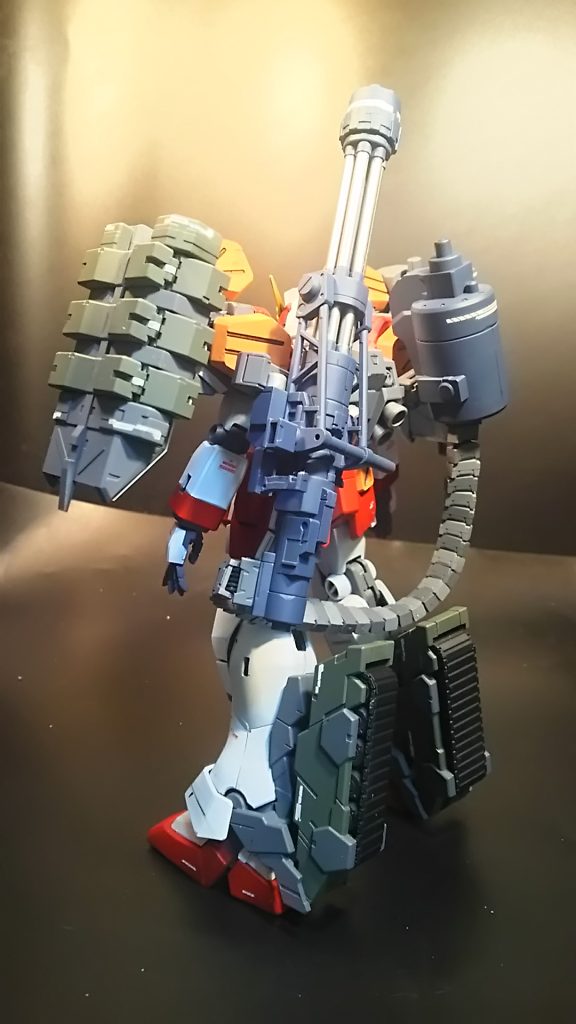 この画像では無いですが実は足のミサイルハッチですが！溶剤負けして破損したんです！なので無理やり自作してます！（笑）