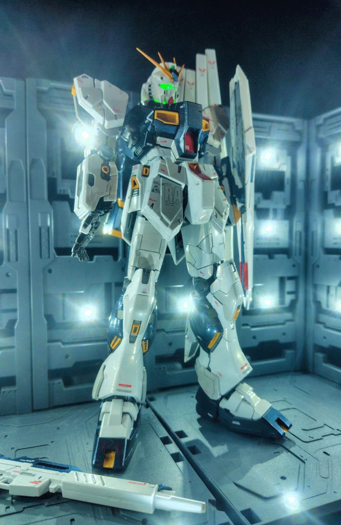 製作はフィンファンネルからの仮組みに始まりましたが、今思うと仮組みは不要だったのではないかと思います。自分の中で最初からパール塗装でカラーがある程度固まっていたのと、合わせ目がないに等しいことなどが理由です。