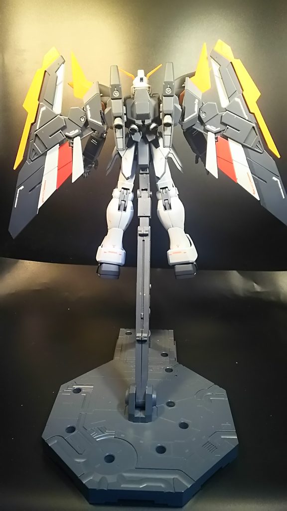 このアニメも古いのですが！やはりガンダムの武器に鎌とか抵抗がちょっとあったりと！古いんですよね！頭が！（笑）でも純粋に見て！カッコイイです！