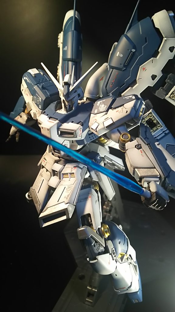 塗装は普通に軽くグラデーション塗装してフラット仕上げです!後はそのまま普通に組んでます!写真もハッキリ照明をあてるのでは無く出来る限りキットそのものの出来を写すように努力しました!(笑)