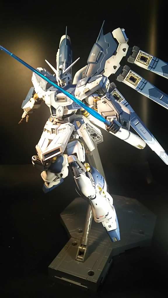 何も気にせずに単純にパット見!カッコイイと思う!そこには複雑な技術などいらないんです!(笑)塗装するだけ!そこには敷居を高く感じてる全てのモデラーの憧れが簡単に手に入る!そんなキットです!ちょっと臭いセリフですが!(笑)