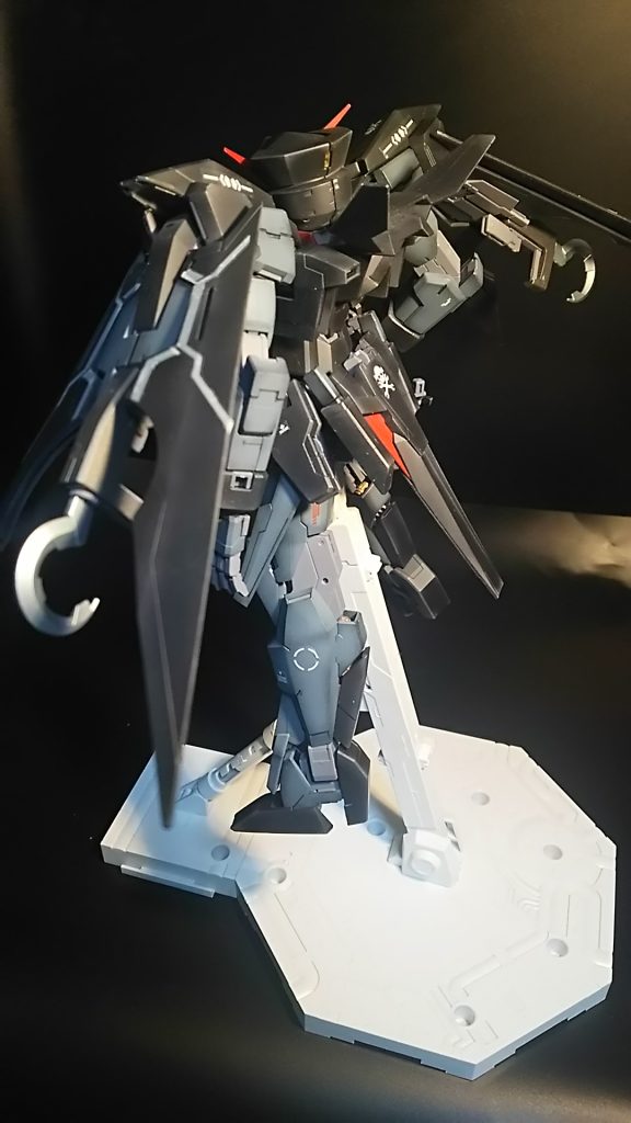 変形機はやはりどのキットも製作時も製作後も扱いづらいです!壊しそうで!(笑)