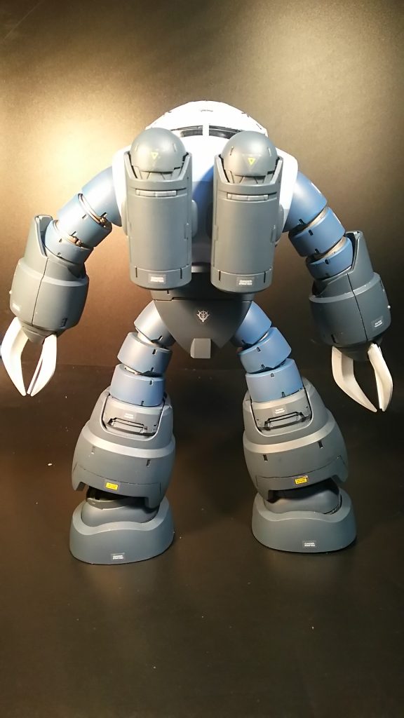 ズゴック何回か作ってますが!塗装後の腕の塗装剥げが組立時に怖いですね!(笑)