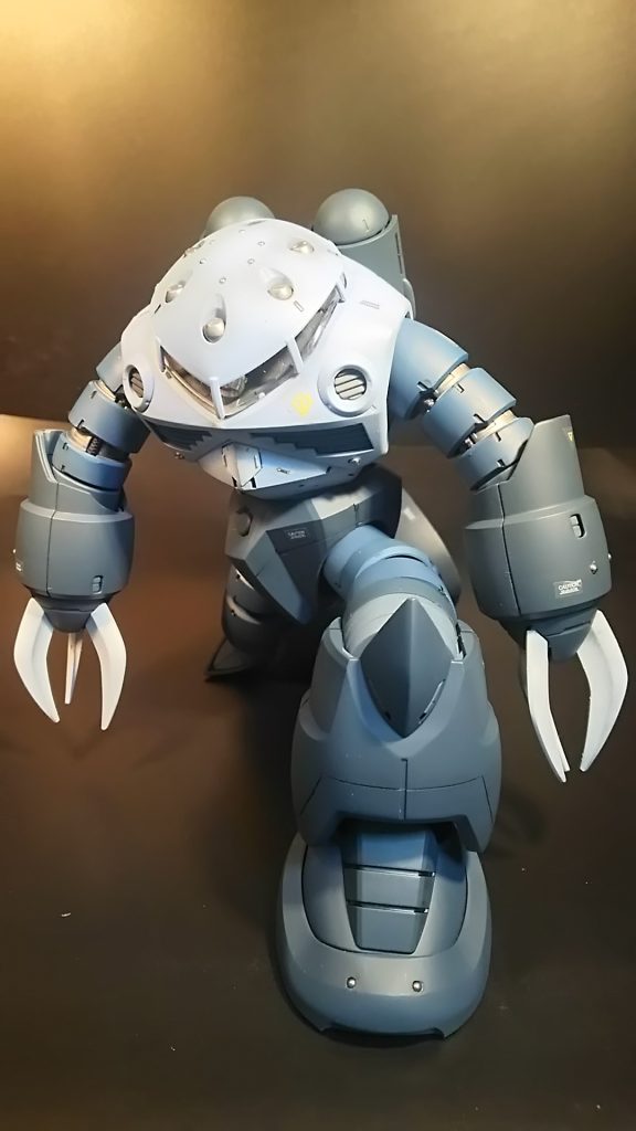 このポーズはシャアですよね!(笑)