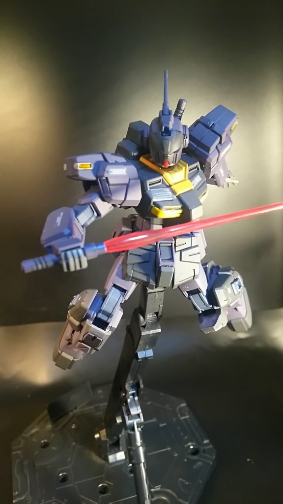 カラーリングからしてティターンズの機体なんですかね？