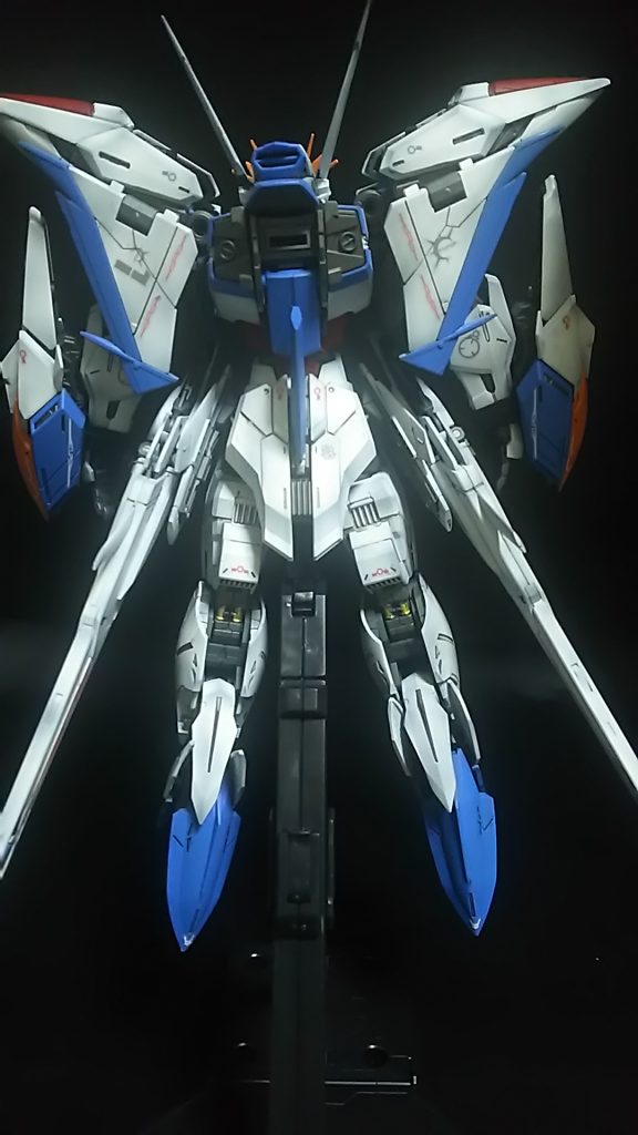 1作目は普通に塗装したので!2作目のこのエクリプスは青を薄めにしてグラデーションにしました!