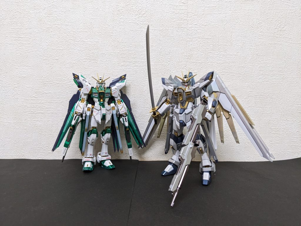 新旧ストフリRGのストフリ、キチンと自立さえすれば、今のレベルでも全然通用する出来なのに😅