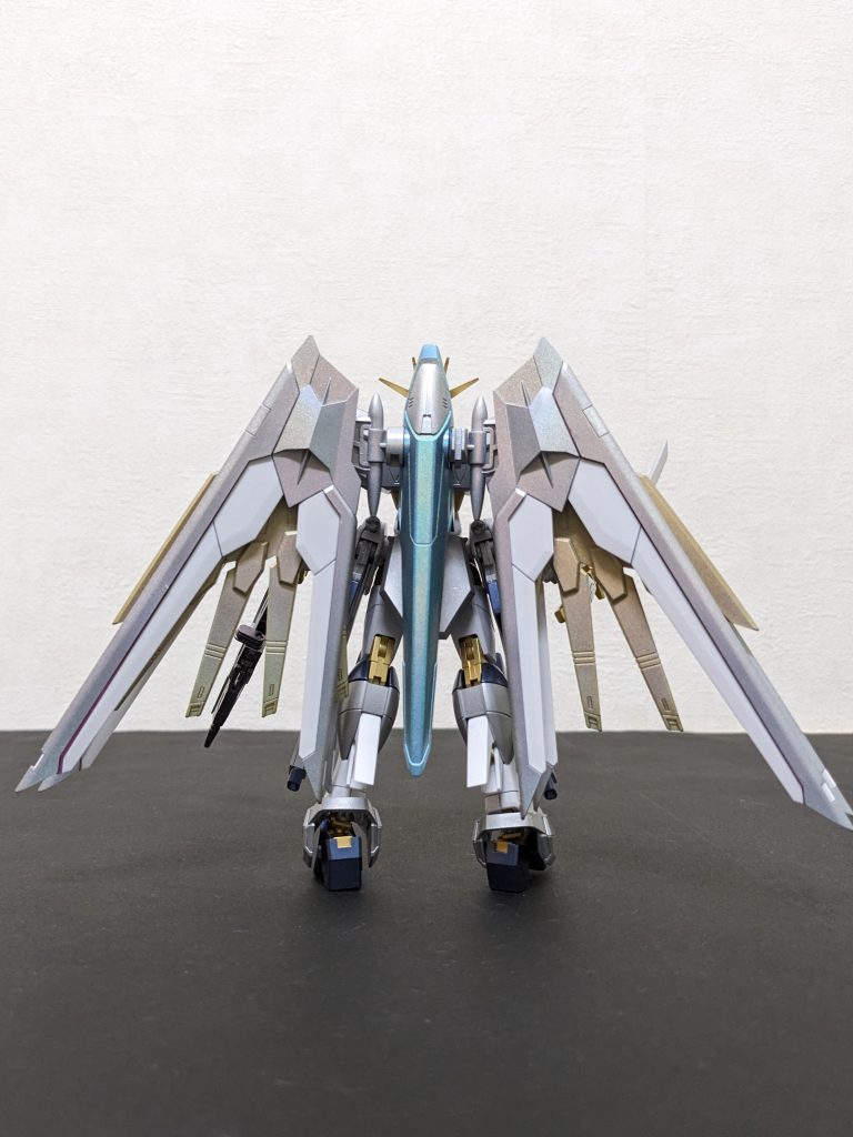 背面劇中で「そんな旧式のMSで」とディスられてましたが、それを逆手に取って、「後付け」のプラウドディフィンダーだけ、ホロマーカーフル活用し、戸山香澄先輩が喜びそうなくらいに「キラキラ✨ドキドキ💗」させてみました😆!!