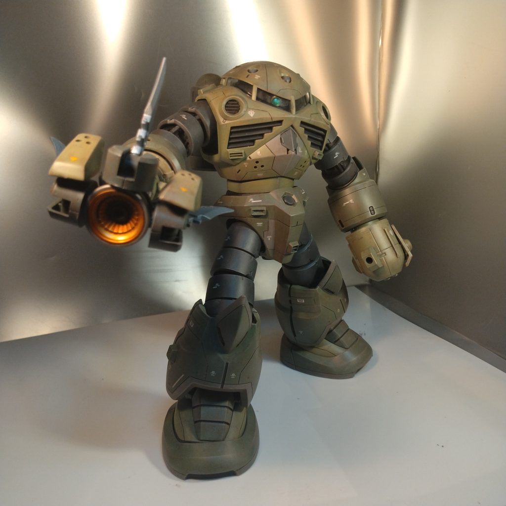 クローを後ろに倒すと拡散ビーム砲発射状態です!(笑)