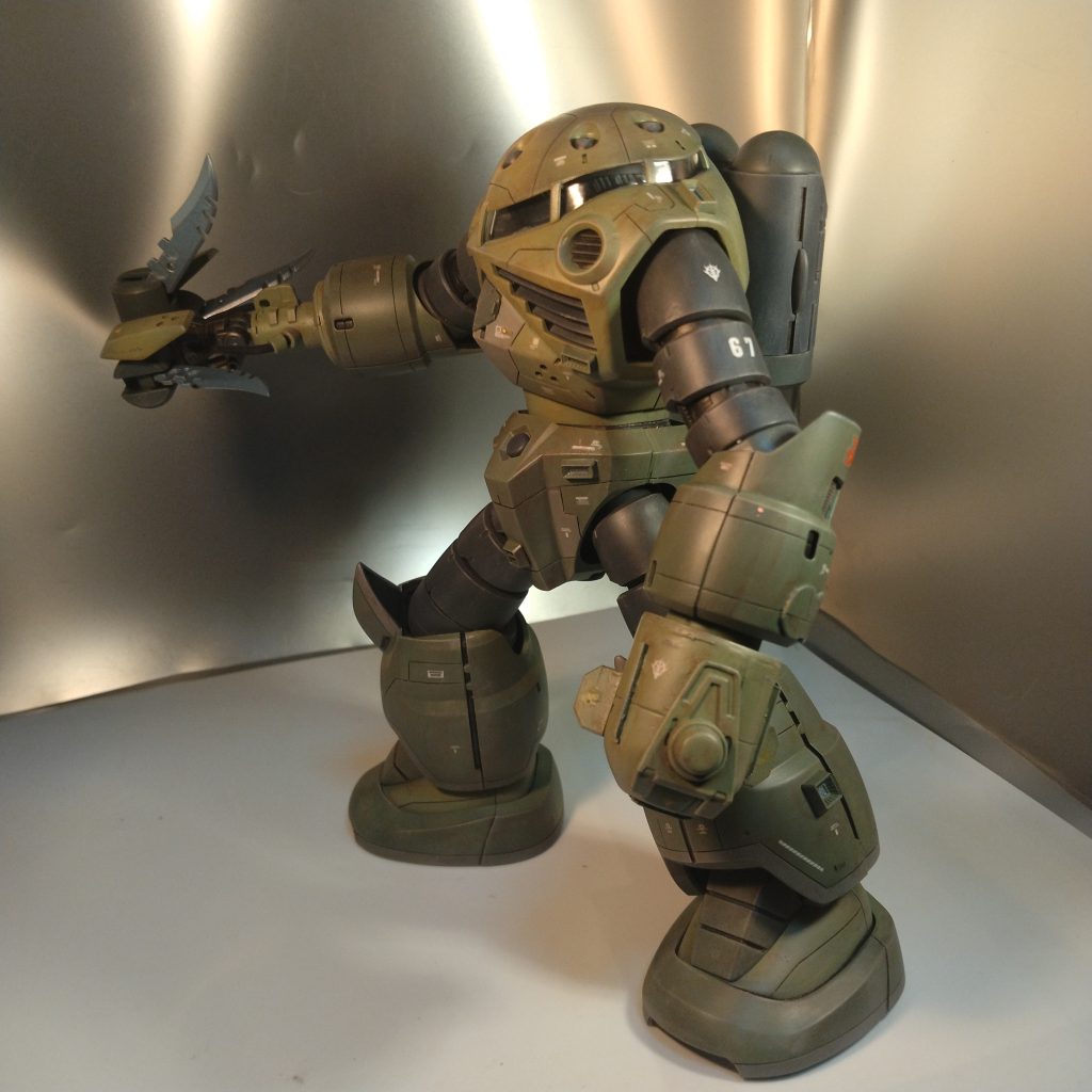 この左の武器!かなり悩みました!(笑)妄想設定した結果!(笑)戦いの末、射出燃料が戦闘時に切れた場合どう戦うか!結果!力技の打撃武装に至りました!(笑)バルバトスみたいに敵をぶっ叩く!見たいな!(笑)ちなみにあれを初めて見たとき!衝撃の戦い方に電撃走りました!(笑)