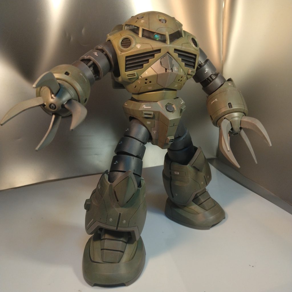 勿論!ノーマルクローにも交換できます!ちなみに姿勢制御?ダクトをやたら付けてますが!自分理論ですが!見方を変えたら海の中も宇宙空間見たいな物と思い!あらゆる箇所に付けました!(笑)これで360度制御出来ます!(笑)これも戦地改修を重ねて来た機体と言う自分設定のなせる技です!(笑)