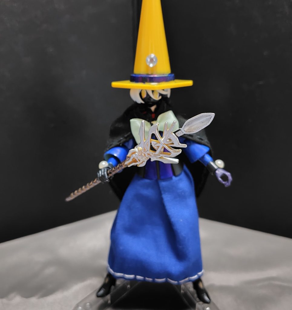 ミオリネの持っている手製のロッドは、SDWHのウォーロックイージスガンダムの杖(カタストロフ)にミオリネの園芸セットのスコップ(?)をくっつけた物になります。先端がスコップなので、地面を掘ることも出来ます。