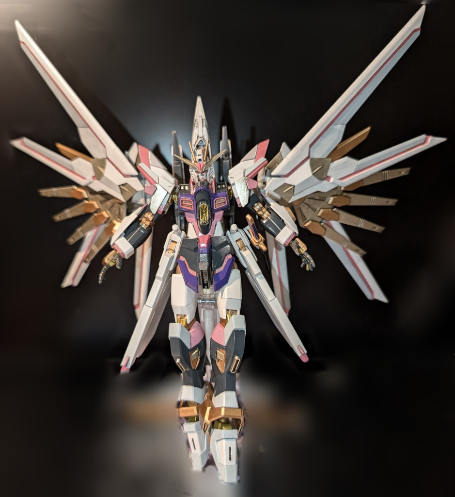 写真だと変化ないですがネイルの偏光カラーをピンクの上に重ね塗りしてるので光の当たり具合で変化します…