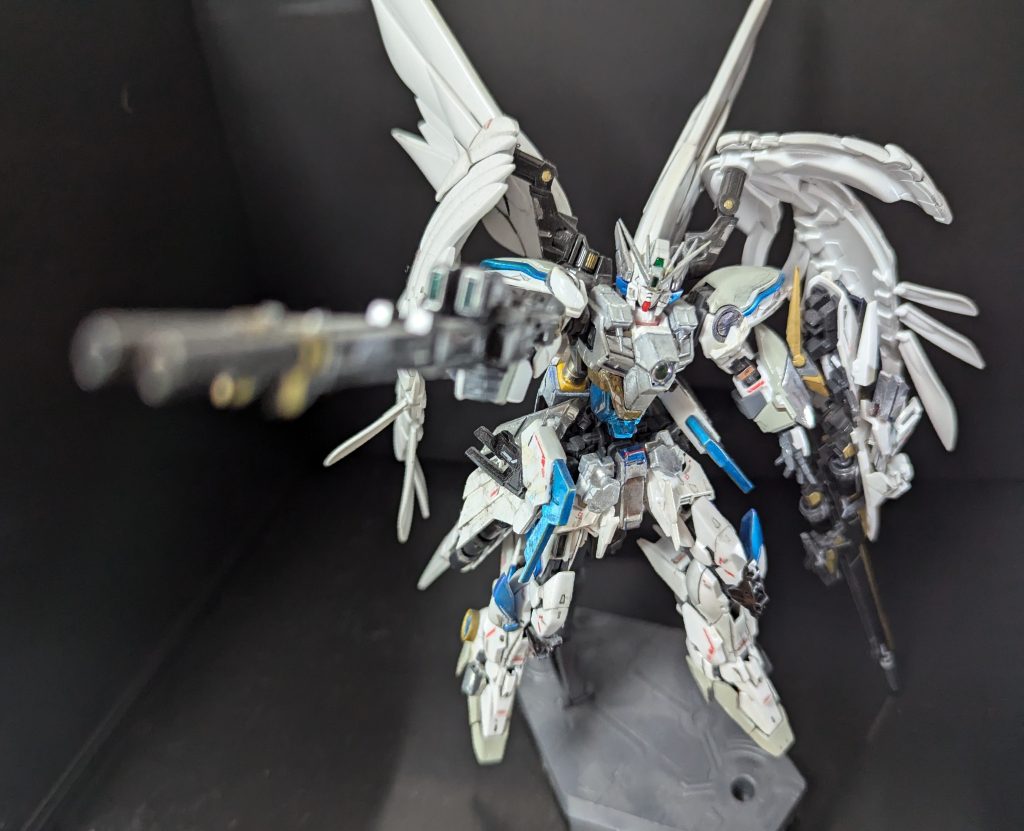 メイン武器のツインバスターライフルは健在。ドライツバークは当時の予算の都合上、断念。。