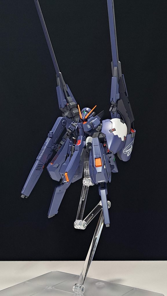 作業内容は主に表面処理や合わせ目消しです