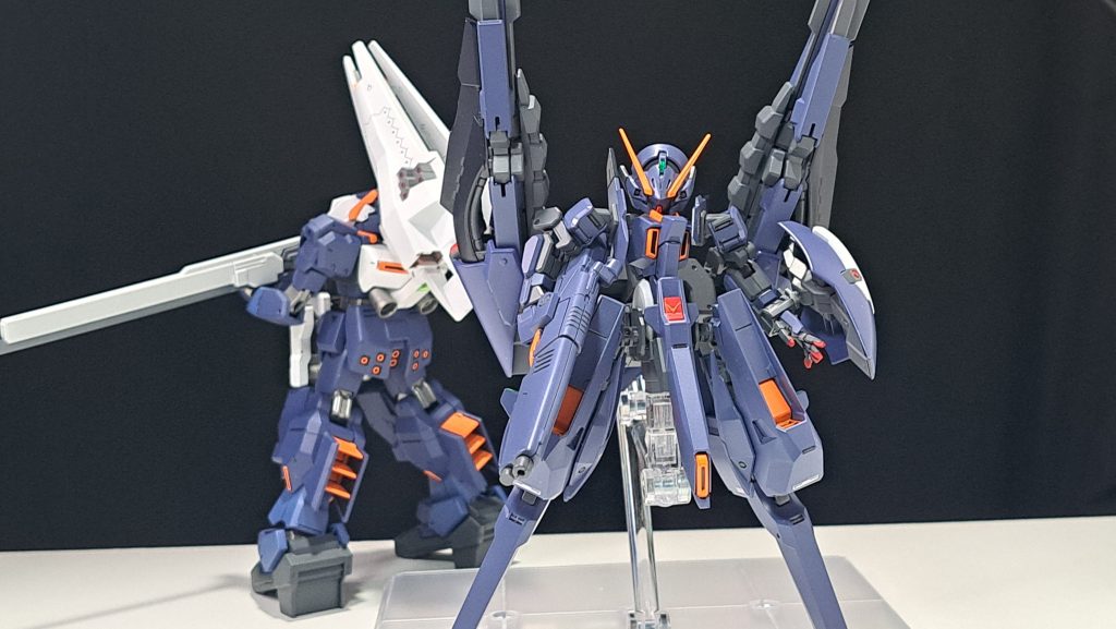 代替形態元のアドバンドヘイズル( https://gumpla.jp/hg/1379771 )とのツーショット