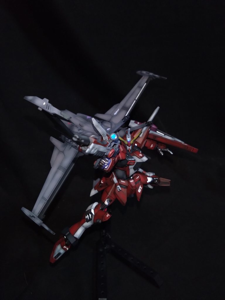 ライフルのセンサーは後ろのほうが肉抜きで空洞になってたんで、ジュエルシールでディテールアップさせました・・・ここにも手を入れてたか(^_^;)