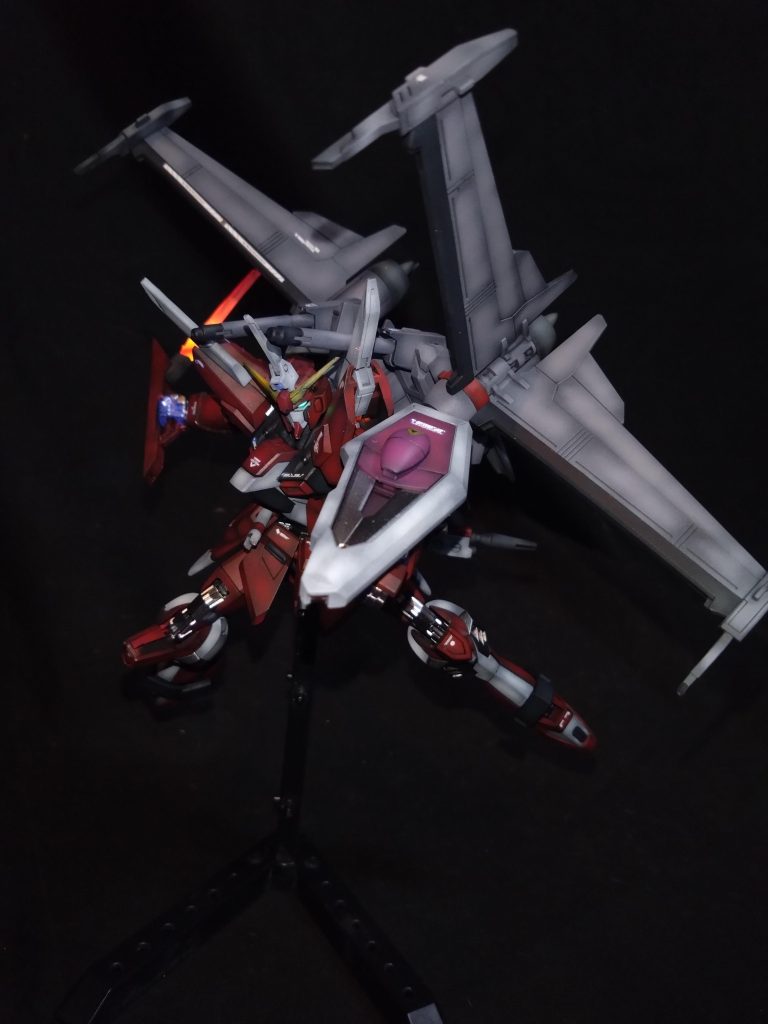 ブーメラン投擲ポーズなにげにＣＥ世界では優秀なブーメラン😁近接戦闘向けの機体の代名詞になってるかな？