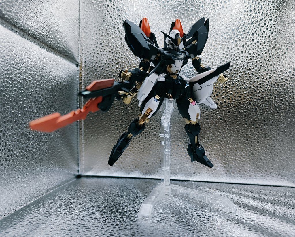 V2ガンダムの背部のミノフスキードライブユニットをF91のヴェスパーのように見立ててます。キャリバーンの代名詞のバリアブルロッドライフルは銃剣型にしてみました。