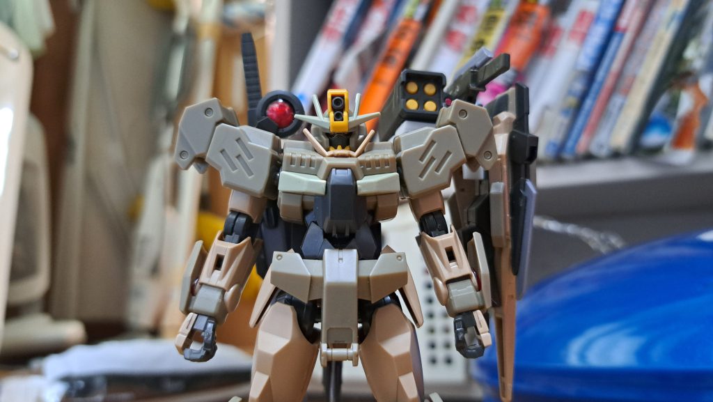 余剰パーツで作成したGNガンブレードをミサイルポッドの横にマウント出来るようにしました。