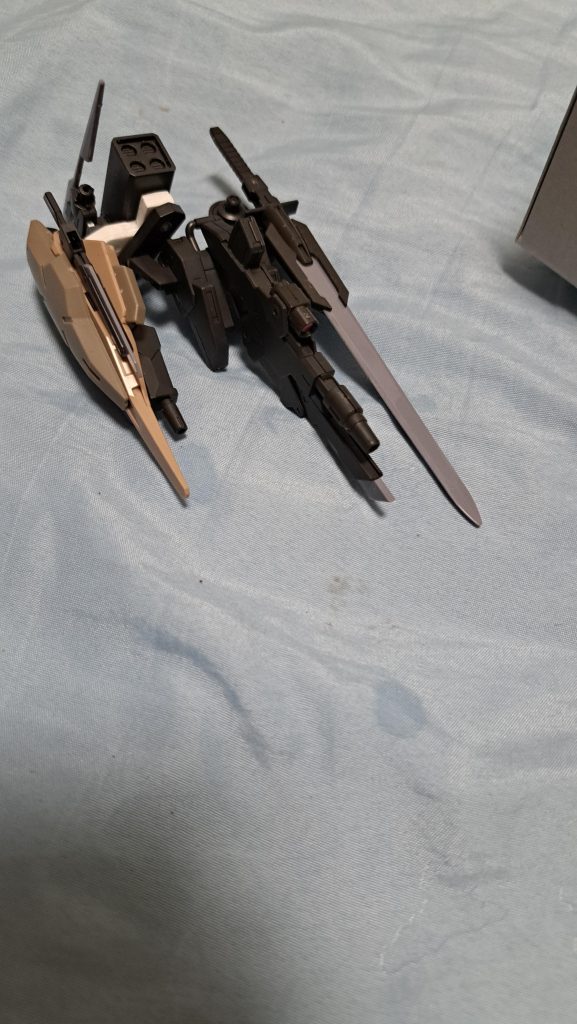 バックパックにほぼ全部の武装をマウント出来るようにしたので支援機風に出来ます。