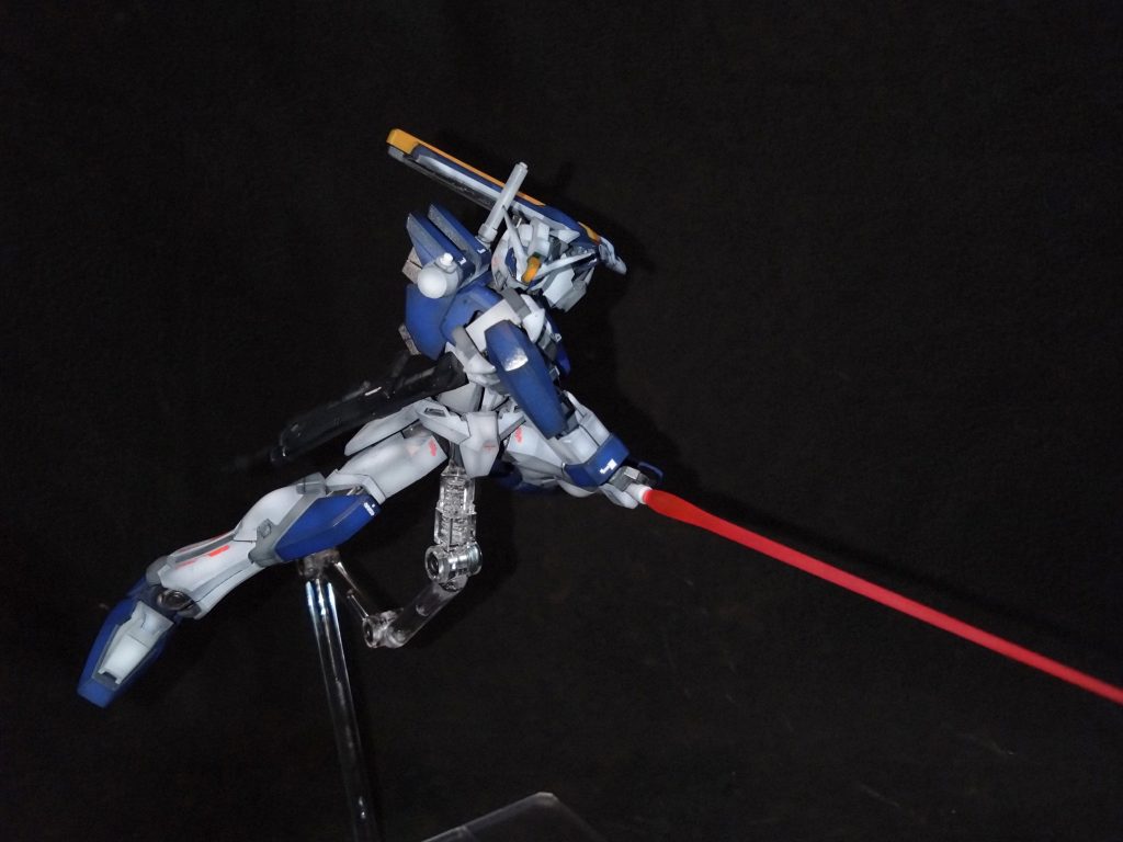 外装つける前のデュエルはよく動き、ポージングを楽しめるいいキットでしたね