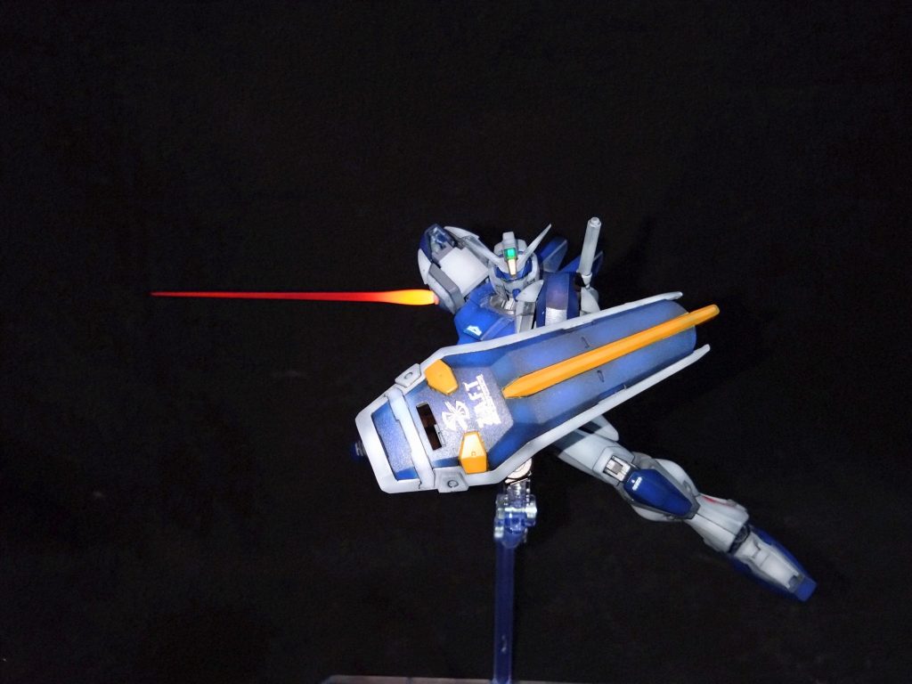 サーベルエフェクトには、根本と先とで蛍光塗料を塗り分けて表情付けをしました😁