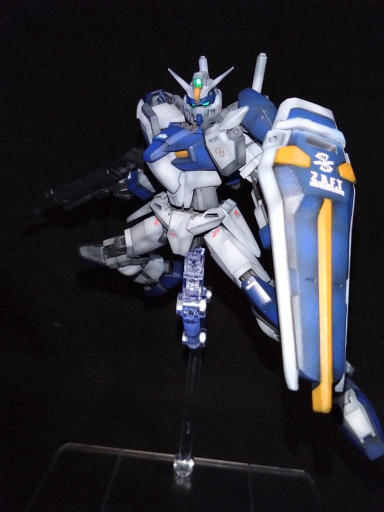 シールドを装備させるために追加でレッドフレームを買うことになりましたが、あるとやはりいい感じ😁塗り分けが少し面倒でしたがやった甲斐ありました