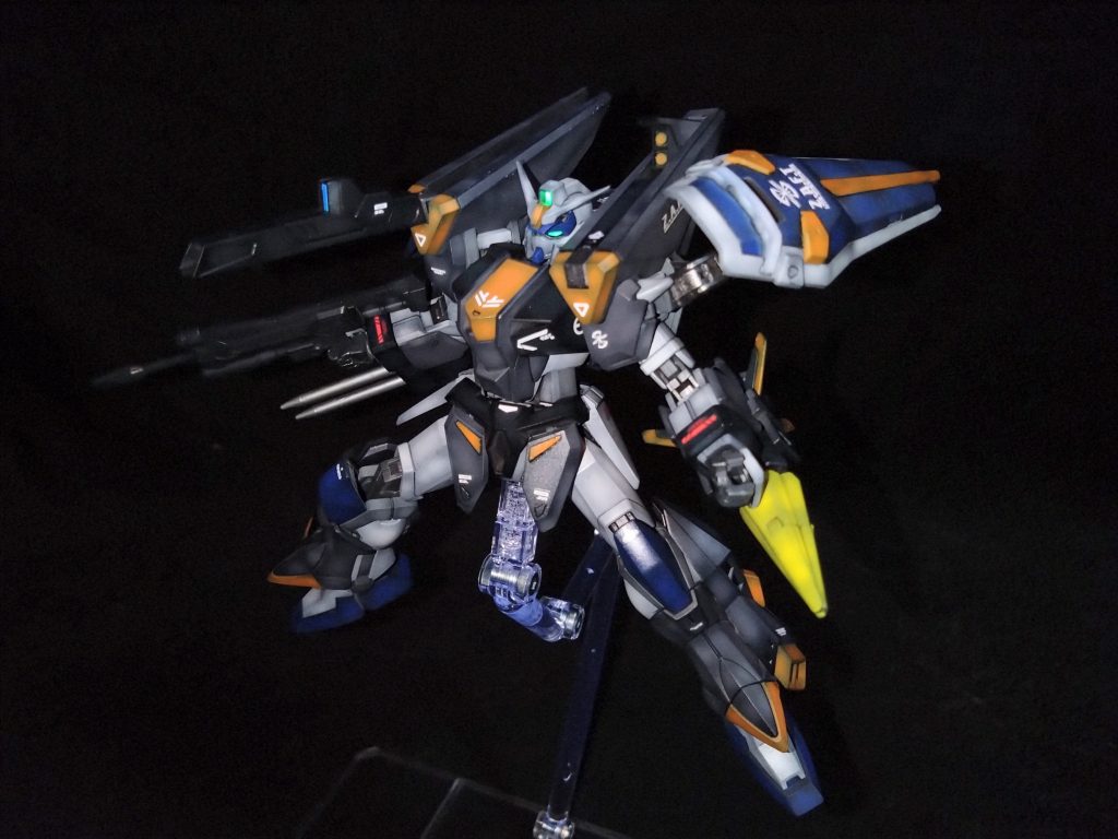 高エネルギービーム砲と対空ミサイル展開形体アシンメトリーな形態もいいですが、もう一個買って武装を揃えた姿も見てみたいですな😁