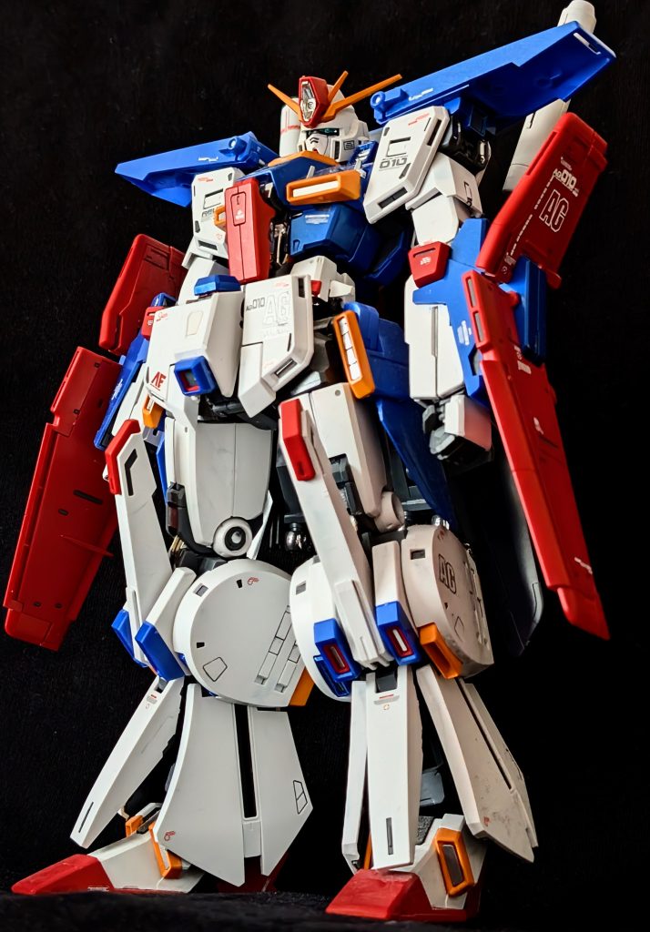 足がスリッパ履いてるみたいなとこはあんまり好きじゃないけど、他は迫力あってカッコいいですよね