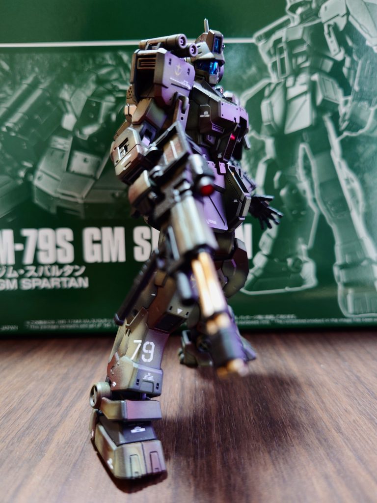 このポージングで観葉植物のところに飾ってます。本当にいい感じに観葉植物に紛れ込んでます。