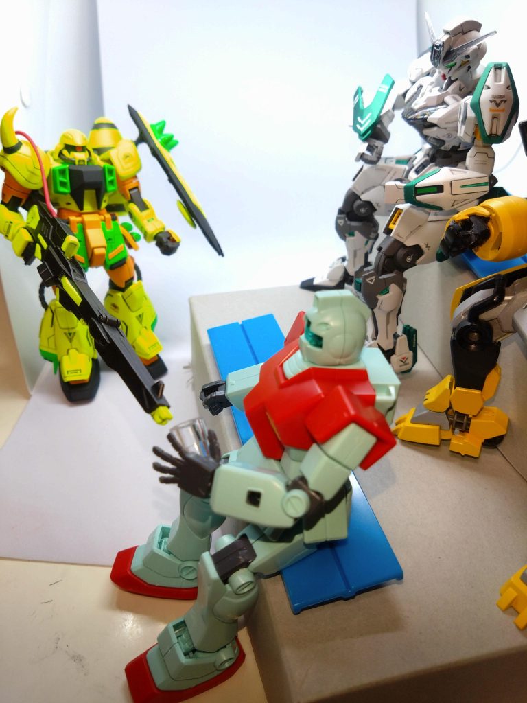 無事に買えたジムさん。オルトロスからビームではなくビールが注がれます。