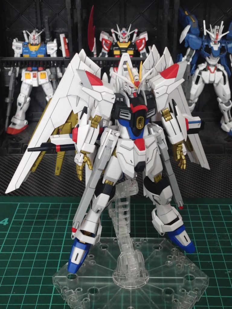 本体とプラウドディフェンダーをドッキングさせ、デカール貼りをする前工程まで完成。