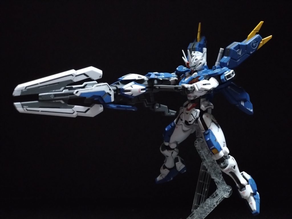 ガンビットライフル発射状態。この状態でも腕が下がる事もなく、バランスを保持できます。