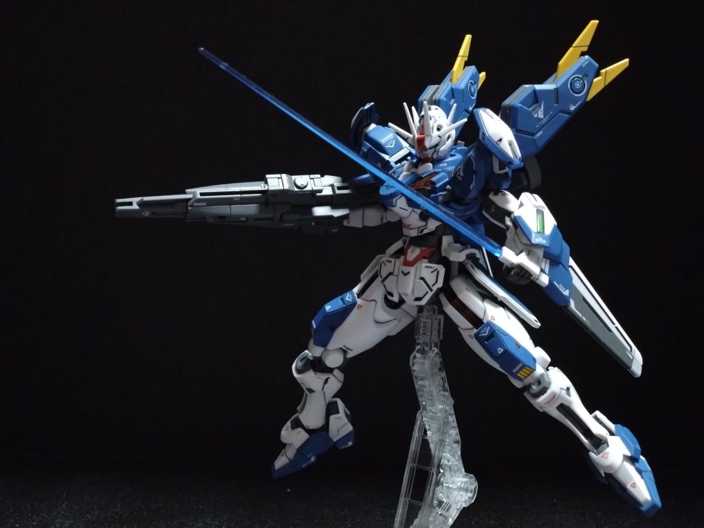 戦闘シーンを真似てポージング。